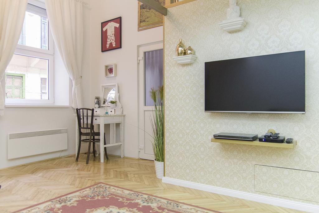 Ava'S Champagne Studio City Center-Andrash Street King Street Budapest Exterior foto